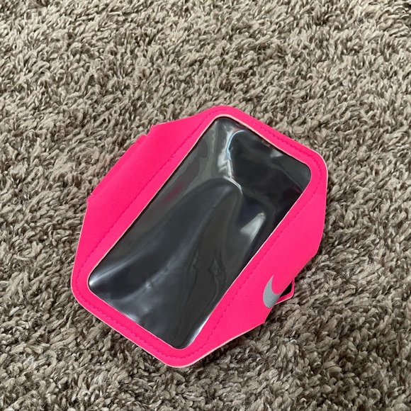 SOLD 4/$25 Nike arm phone holder